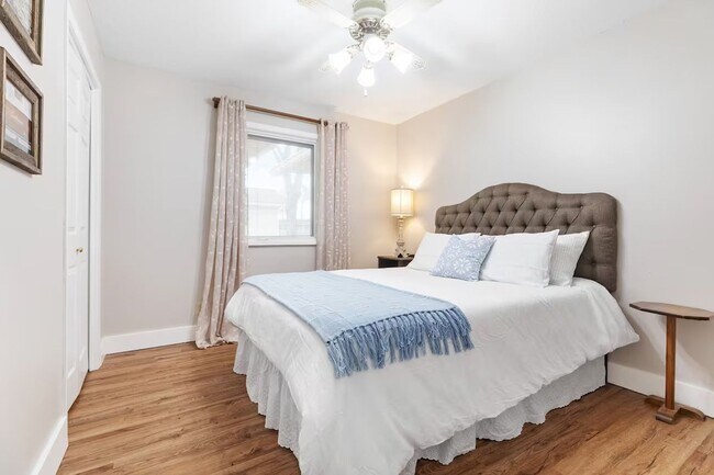 Building Photo - 3 Bed, 3 Bath Home with Expansive Kitchen, Two Living Areas & Private Suite