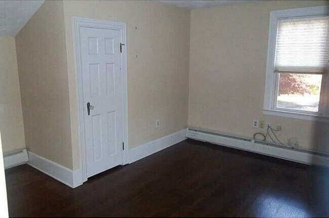 Building Photo - 169 Narrow Ln