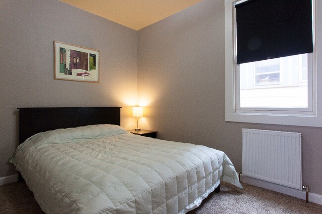 Bedroom 1 - 623 SW Sherman St