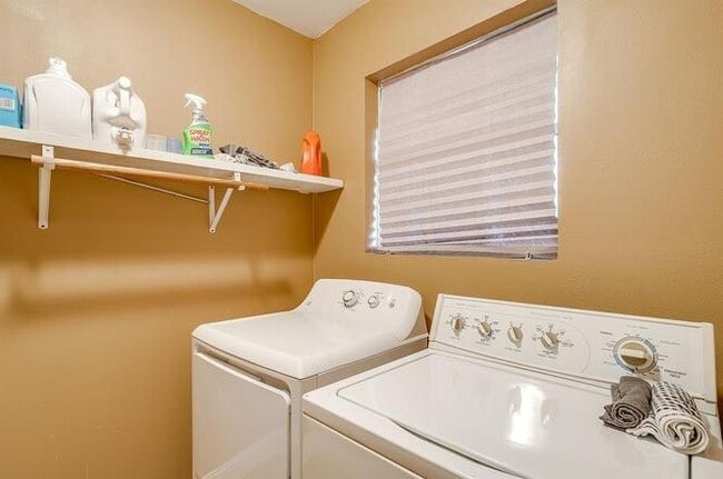 Building Photo - 3224 Cockrell Ave