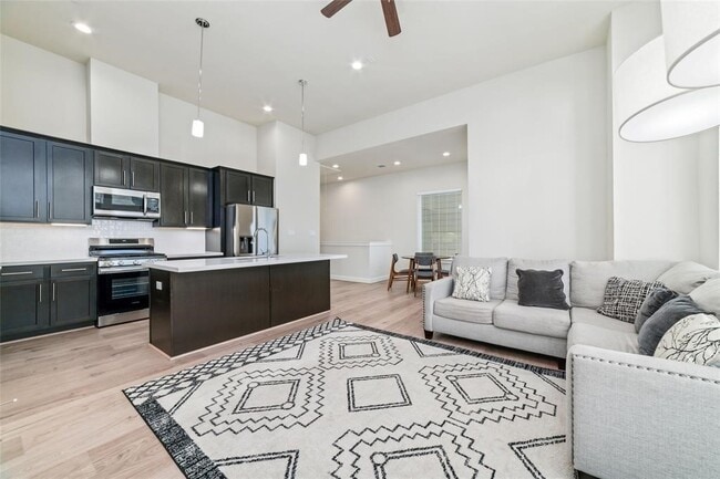 Building Photo - 148 Knightsbridge Park Ln