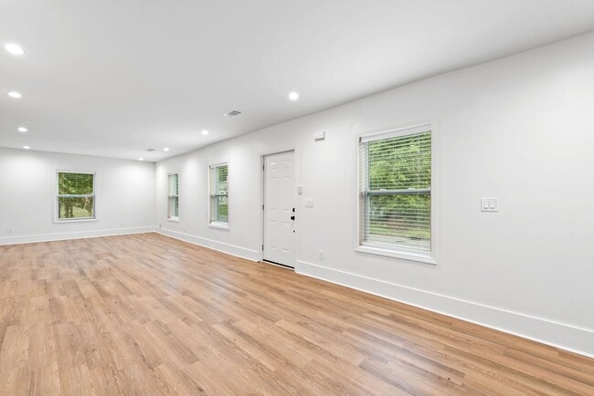 Building Photo - Location, Location - Duplex Unit A - 636 Francis PL NW/ 2 bedroom, 2 bath - off street parking $1...