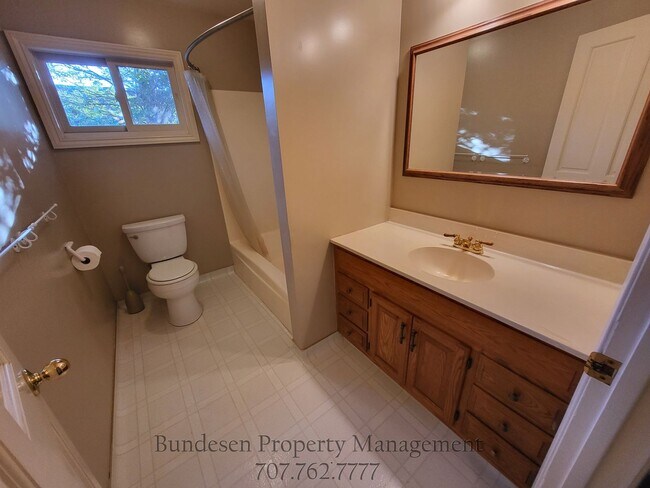 Building Photo - 460 Piezzi Ln