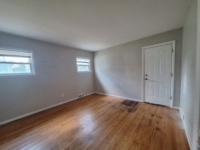 Building Photo - 14510 Greenview Rd