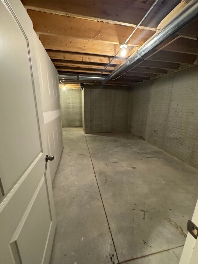 Building Photo - 1059 N 170th Ave