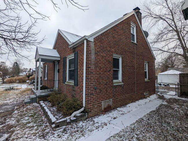 Building Photo - 3 Bedroom 1 Bathroom Single Family Home, West Columbus