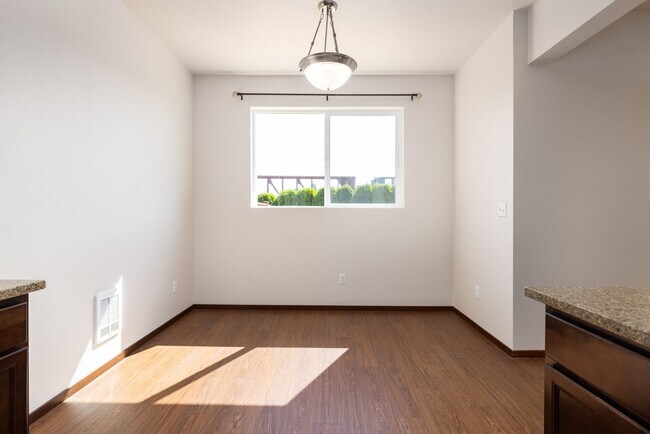 Building Photo - Gilkey 425,LLC#12
