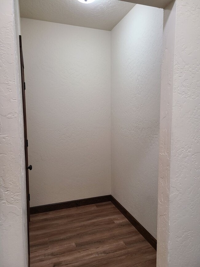 Building Photo - Beautiful Custom 3 bedroom 2 bath Home for...