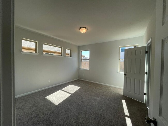 Building Photo - 105 Durmont Pass