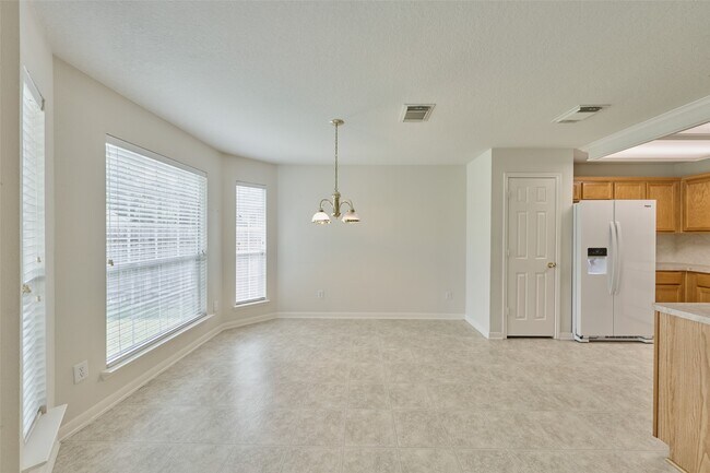 Building Photo - 506 Elm Ridge Dr