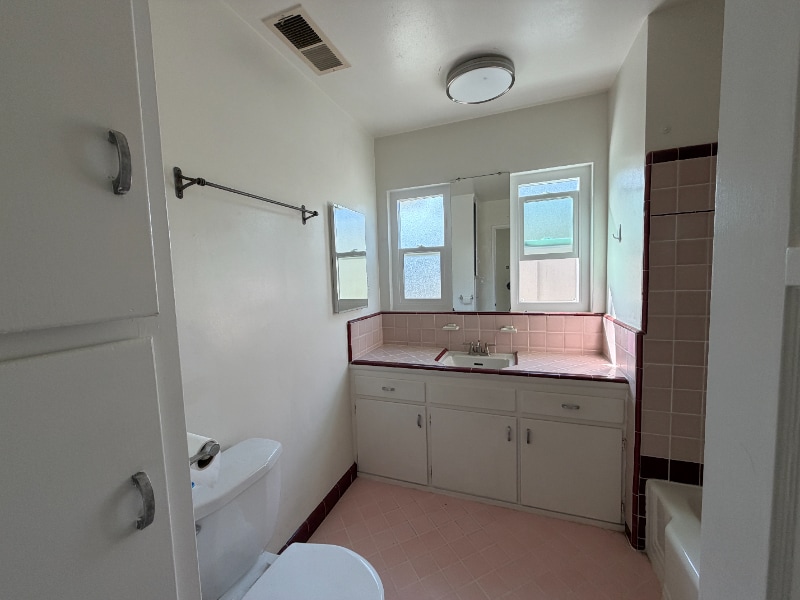 Building Photo - 128 W Rosslynn Ave