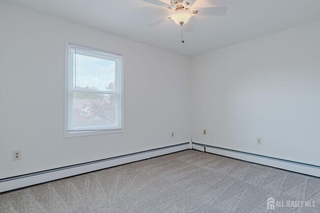 Building Photo - 596 4th Ave