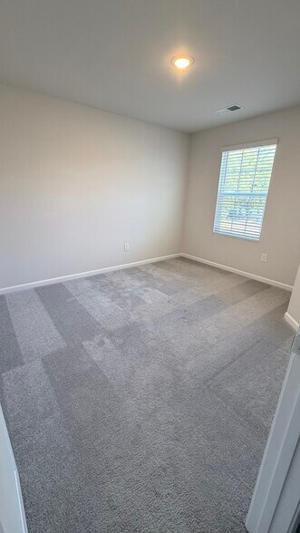 Building Photo - 100 Luzu Way