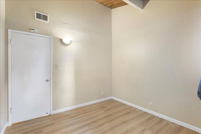 Building Photo - 1154 Otis Dr