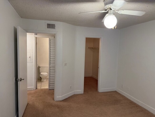 Building Photo - Lexington Place - 1126