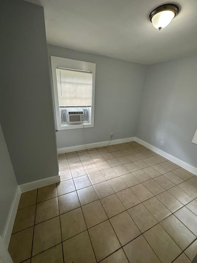 Building Photo - 2540/2542 Moncrief Rd