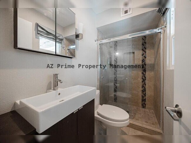 Building Photo - 1218 E Carter Dr