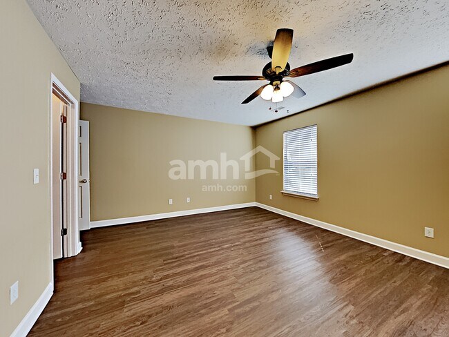 Building Photo - 156 Sundance Way