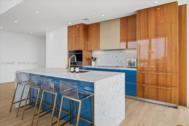 Building Photo - 2678 Tigertail Ave