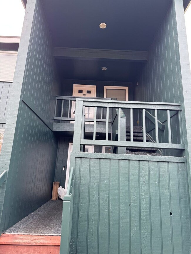 Building Photo - 10245 Jamestown Dr
