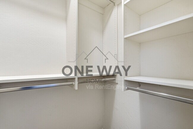 Building Photo - 1126 W Elliot Rd