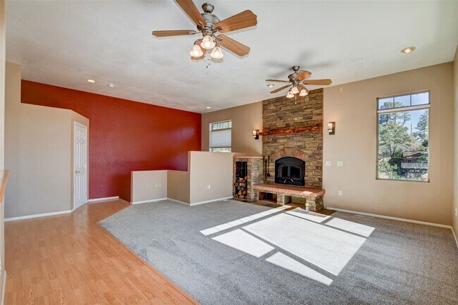 Building Photo - Beautiful home in the Mountain Club!