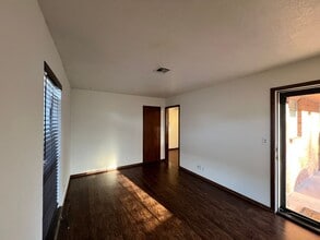 Building Photo - Cozy home in Norman + 2 bedrooms