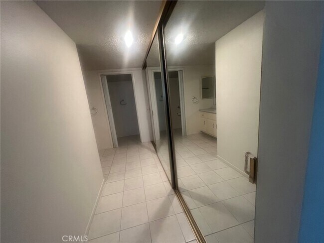 Building Photo - 3111 Via Serena S