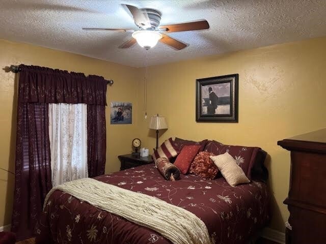 Building Photo - 245 N Clover St