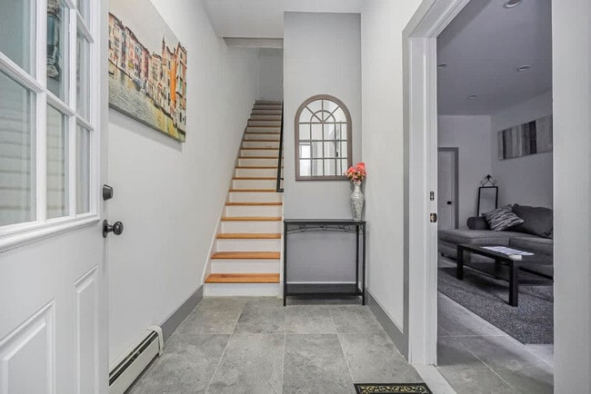 Building Photo - 479 Putnam Ave