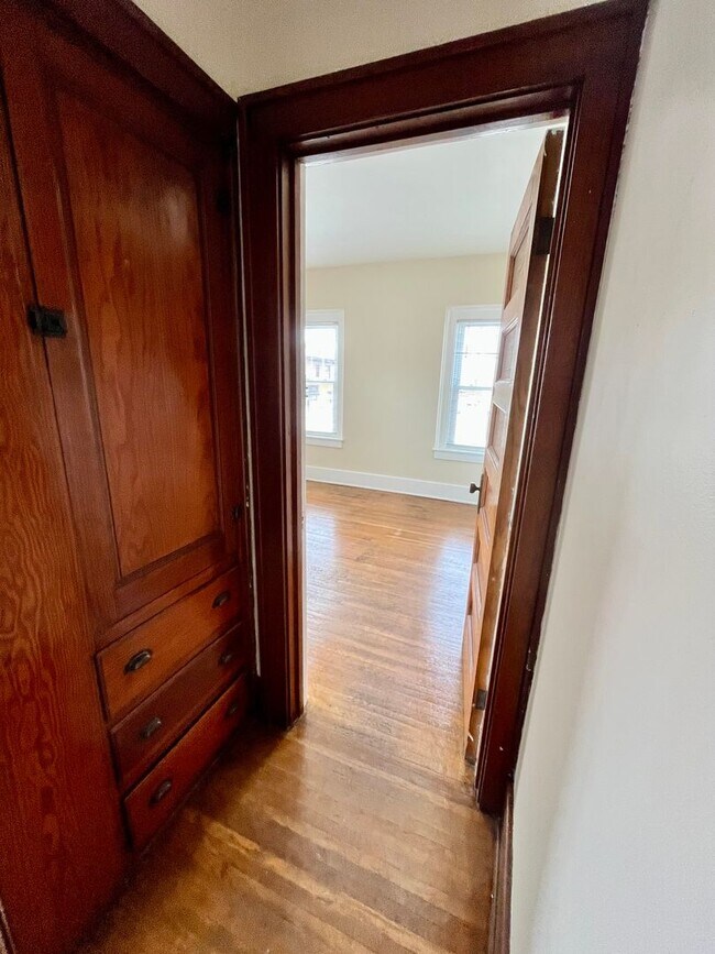 Building Photo - 1451 Hertel Ave