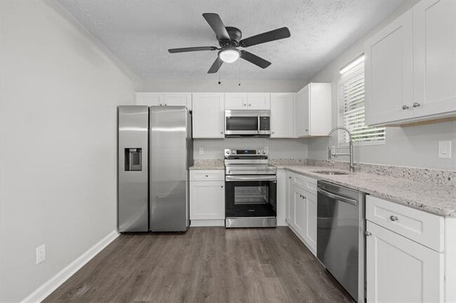 Building Photo - 425 Orchard Dr
