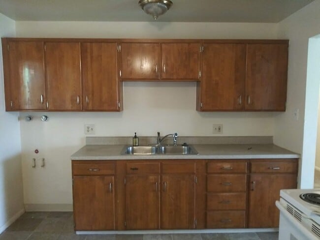 Building Photo - Price just lowered!!