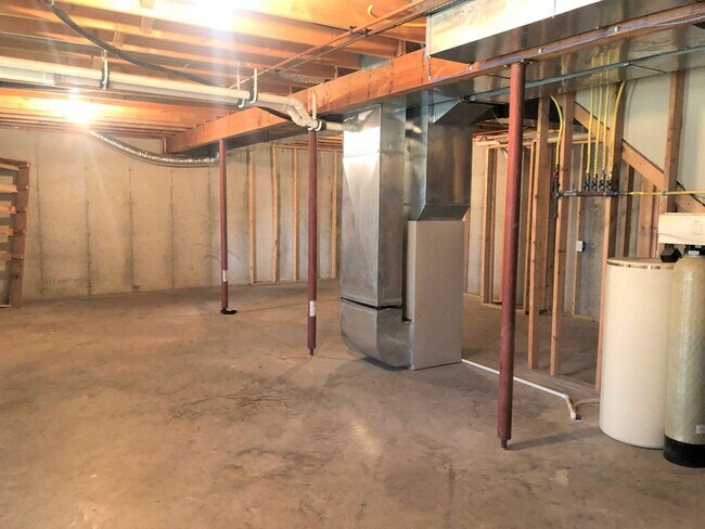 Building Photo - Charming 3-Bedroom Home with Fireplaces an...