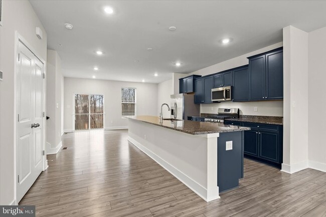 Building Photo - 304 Sweetbay Rd