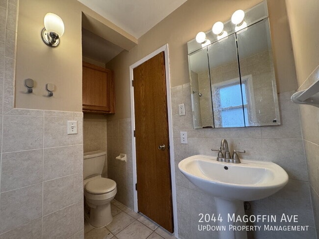 Building Photo - 2044 Magoffin Ave