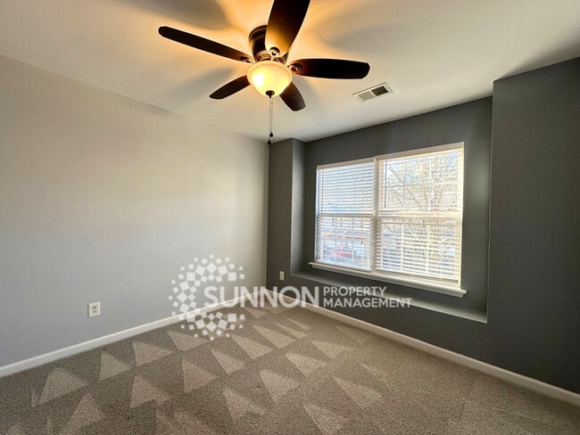 Building Photo - Updated 2 Bedroom Ballantyne Townhome