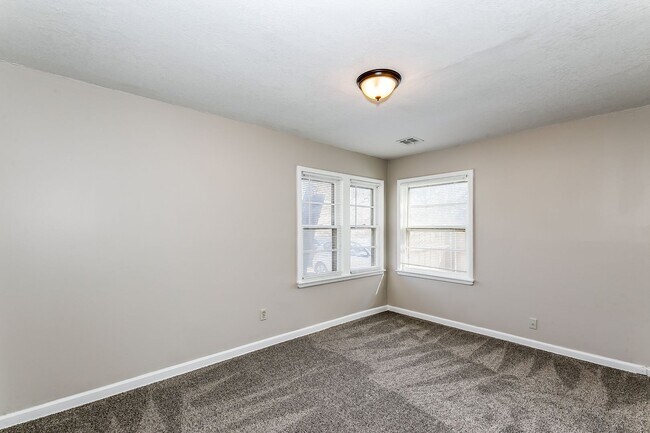 Building Photo - 5331 E Elm St