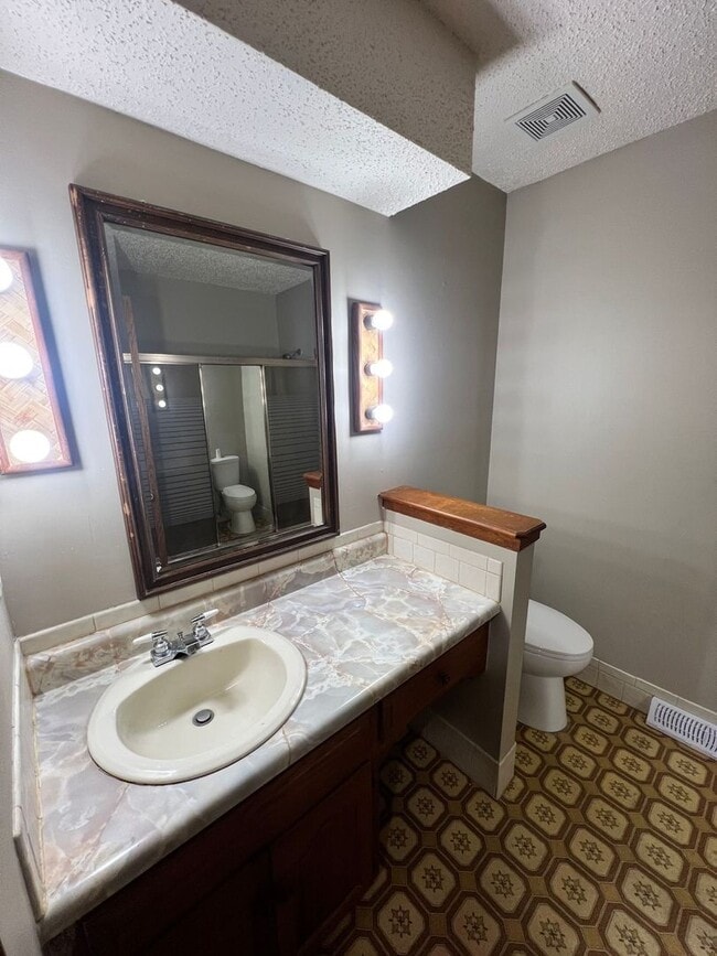 Building Photo - Spacious 3BR Home with 3-Car Garage & Big Backyard