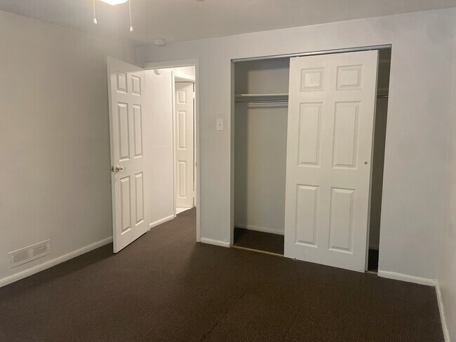 Building Photo - 260 Greenough St