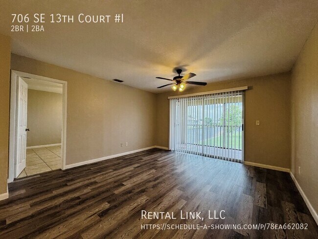 Building Photo - 706 SE 13th Ct