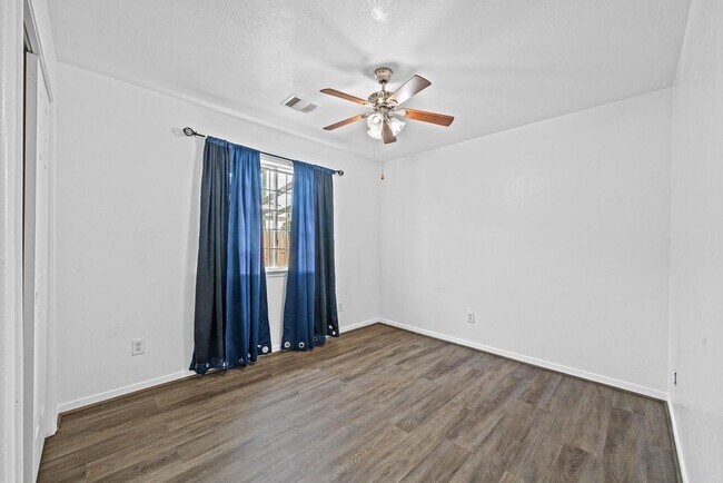 Building Photo - 8131 Golden Trace Ct