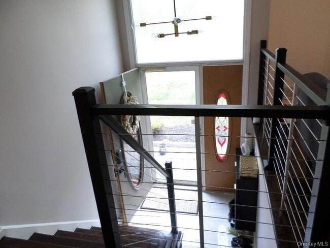 Building Photo - 8 Jodi Ln