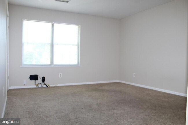 Building Photo - 426 Harmon Rd