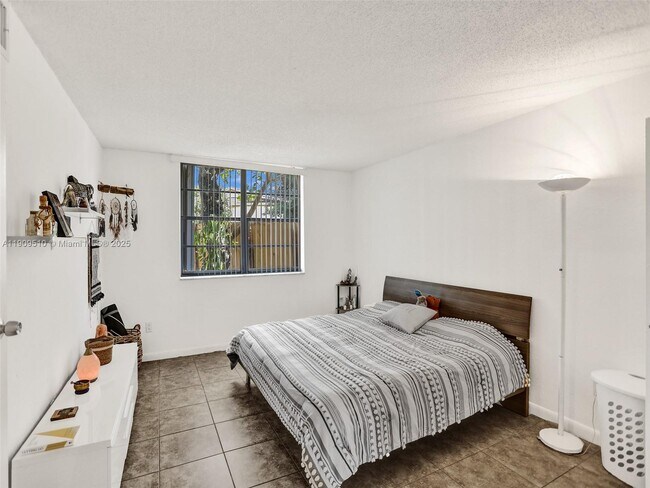 Building Photo - 4154 NW 79th Ave