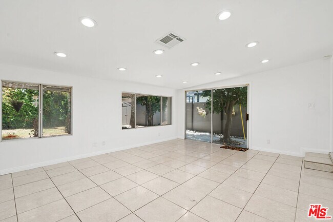 Building Photo - 5630 Radford Ave