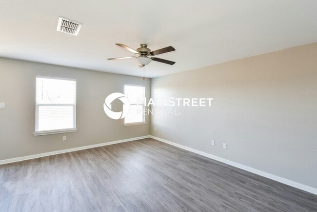 Building Photo - 3 Bedroom Pet-Friendly Home in San Antonio, TX with Main Street Renewal