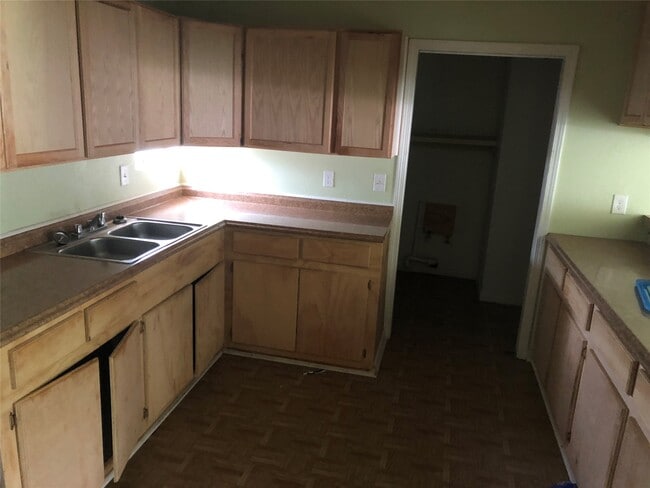 Building Photo - 4223 Rockingham St