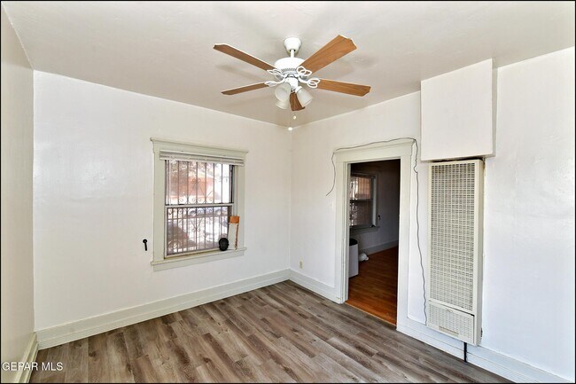 Building Photo - 2526 Yandell Dr