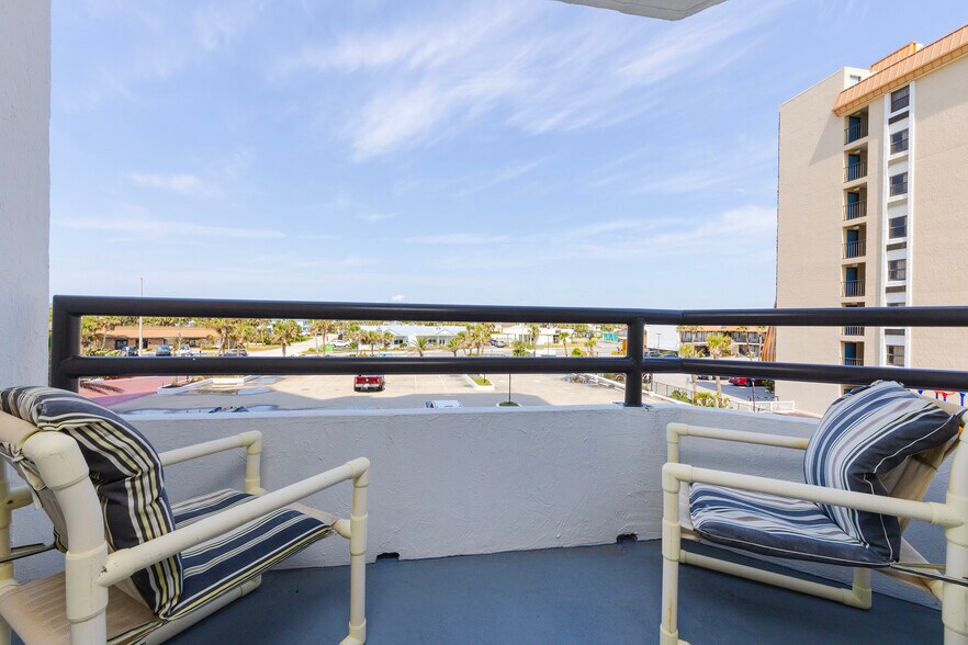 Master bedroom balcony - 2425 S Atlantic Ave